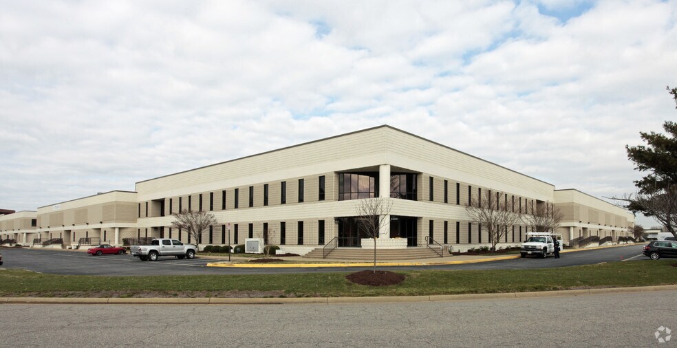 More Photos Of 825 Greenbrier Cir, Chesapeake Unknown For Lease