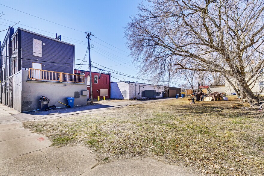 More Photos Of 1500 W Broadway Ave, Minneapolis Storefront Retail Residential For Sale