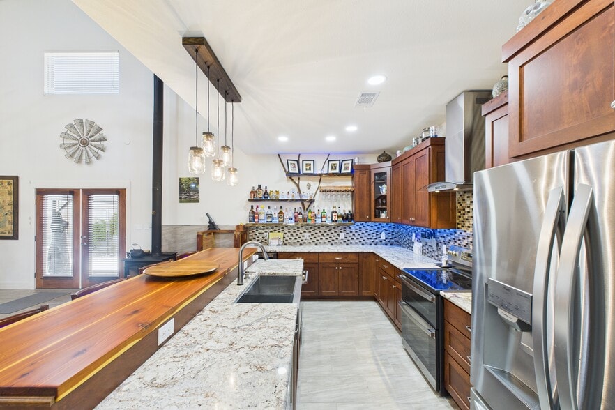 More Photos Of 141 County Road 851, Elizabeth Hotel For Sale