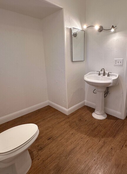 More Photos Of 110 N Santa Cruz Ave, Los Gatos Storefront Retail Office For Lease