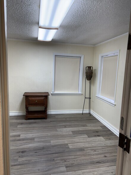 More Photos Of 116 Santa Fe Dr, Weatherford Office For Lease