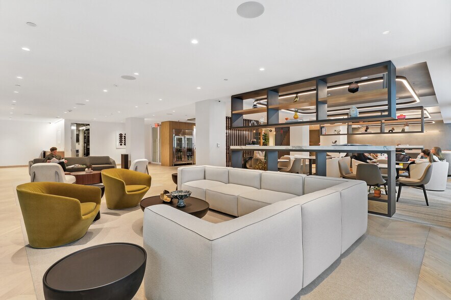 More Photos Of 717 Fifth Ave, New York Coworking Space