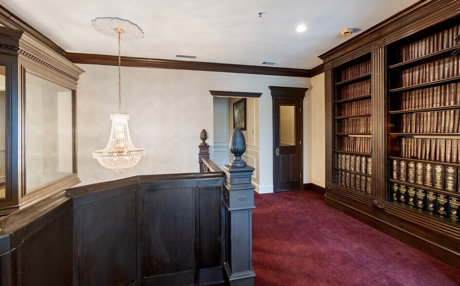 More Photos Of 4823 Broadway St, Addison Storefront Retail Office For Sale