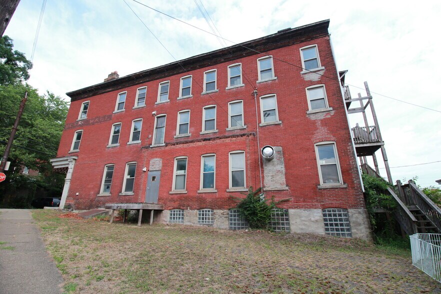 More Photos Of 900 Island Ave, McKees Rocks General Retail For Sale