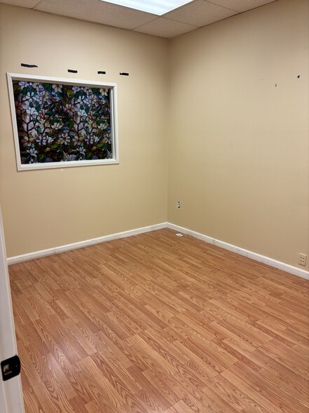 More Photos Of 877-967 NE Hogan Rd, Gresham Unknown For Lease