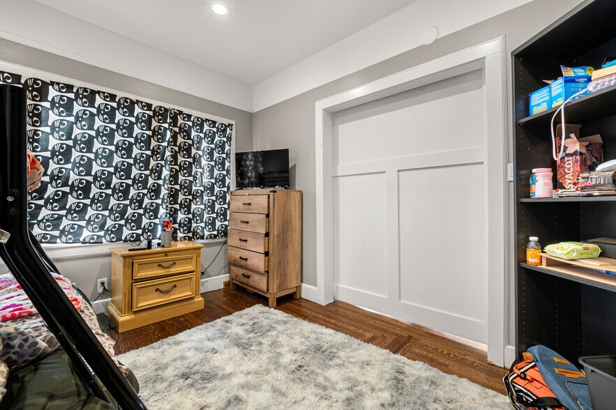More Photos Of 320 Taylor Rd, Newcastle Specialty For Sale