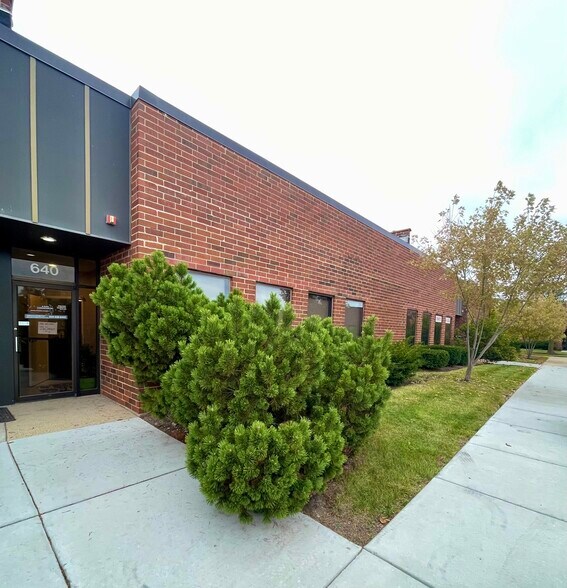 More Photos Of 610-642 Anthony Trl, Northbrook Light Distribution For Sale