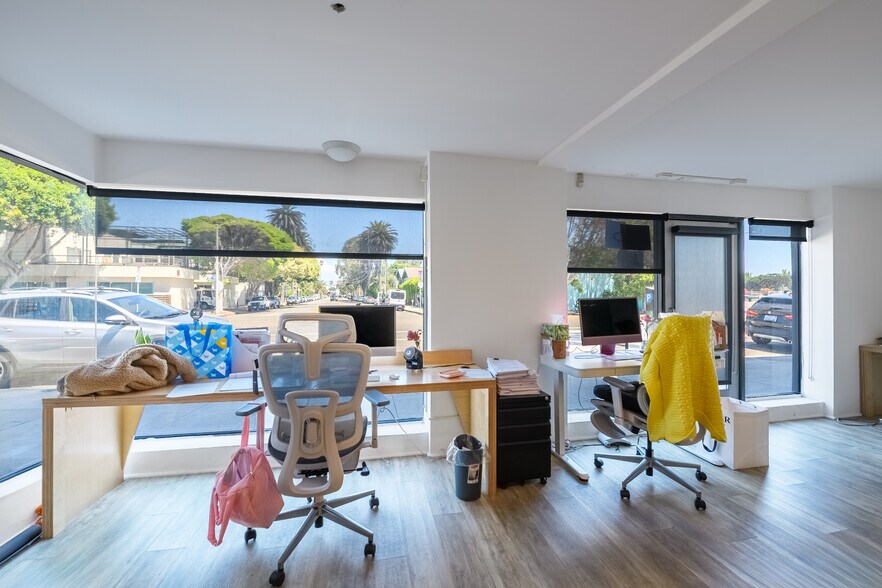 More Photos Of 1501 Main St, Venice Storefront Retail Office For Lease