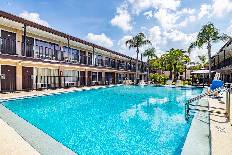 More Photos Of 11736 US Highway 19, Port Richey Hotel For Sale