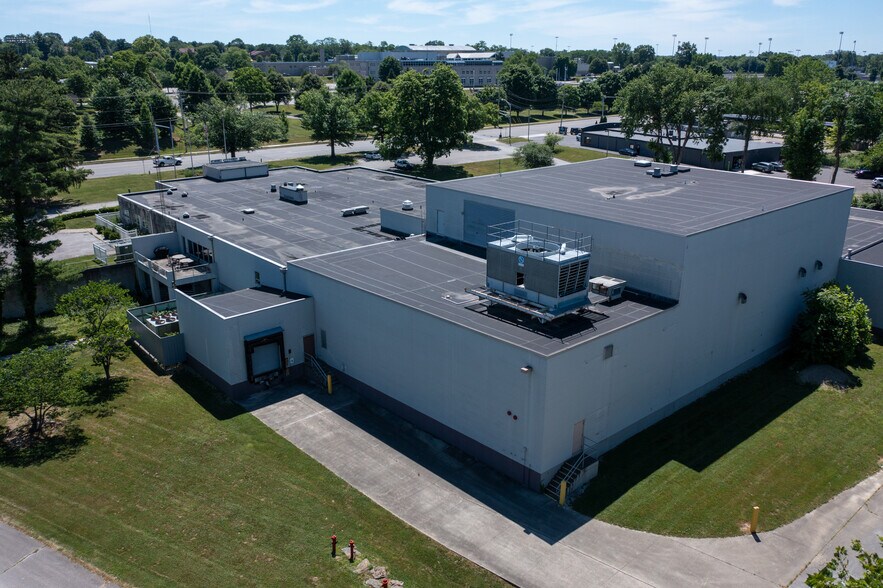 More Photos Of 1900 S Walnut St, Bloomington Manufacturing For Sale