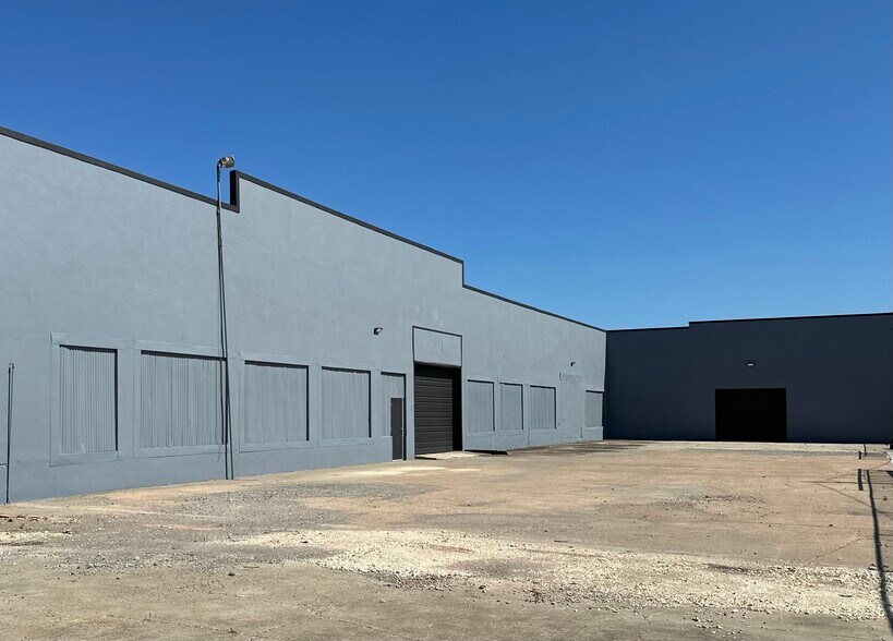 More Photos Of 919 Procter St, Port Arthur Light Distribution For Sale