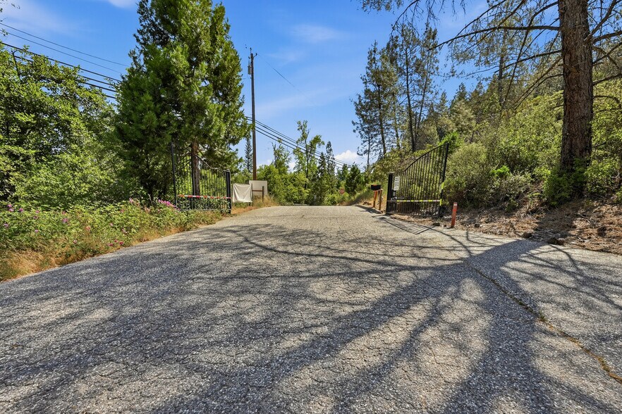 More Photos Of 1025 Idaho Maryland Rd, Grass Valley Warehouse For Lease