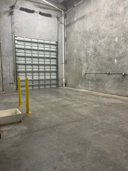 More Photos Of 10893 NW 17th St, Miami Service For Lease