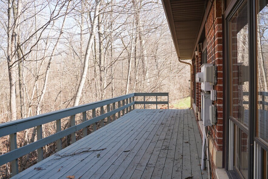 More Photos Of 340 Northpoint Ave, Huntington Office For Sale