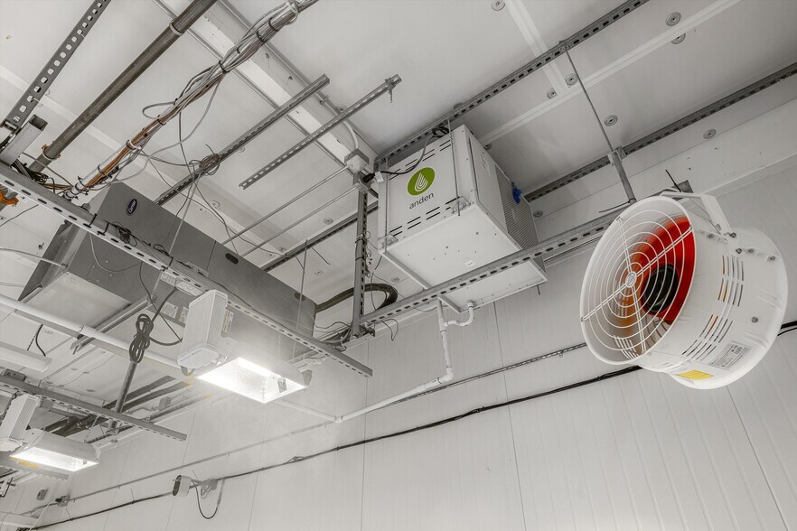 More Photos Of 44211 Yucca Ave, Lancaster Warehouse For Sale