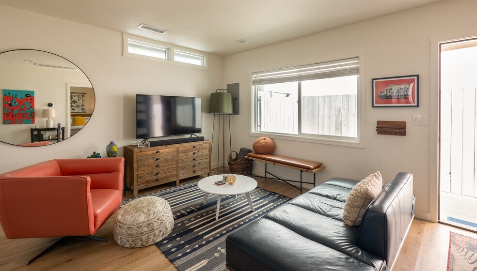 More Photos Of 4852 S Centinela Ave, Los Angeles Multifamily For Sale