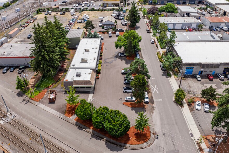 More Photos Of 2450 NW Eleven Mile Ave, Gresham Distribution For Sale