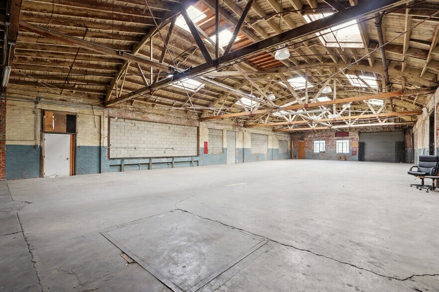 More Photos Of 6505 McKinley Ave, Los Angeles Manufacturing For Lease