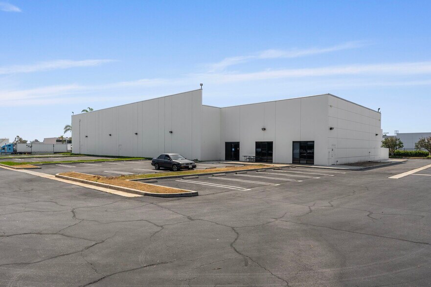 More Photos Of 19601 Mariner Ave, Torrance Light Distribution For Lease