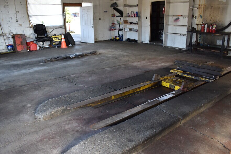 More Photos Of 23771 NE Wa-3, Belfair Auto Dealership For Lease