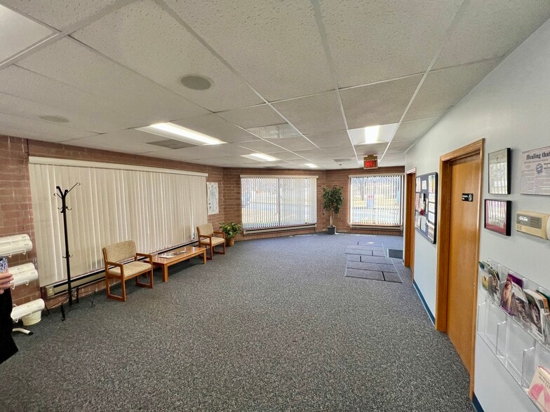 More Photos Of 500 Park Ave, Lake Villa Warehouse For Sale