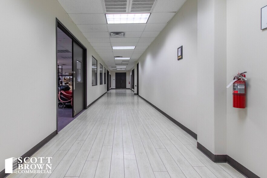 More Photos Of 10810 Alder Cir, Dallas Light Manufacturing For Lease