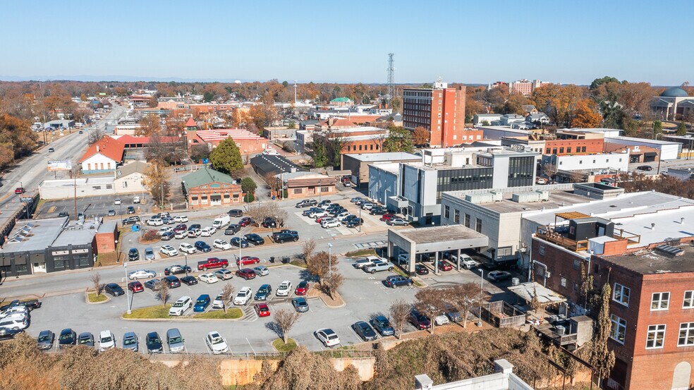 More Photos Of 129 N Main St, Anderson Office For Lease