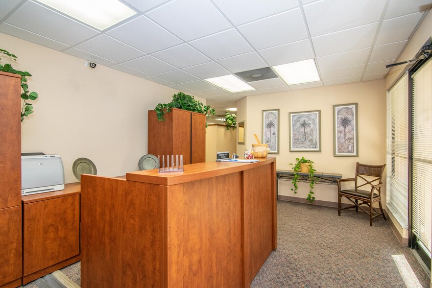 More Photos Of 13080 S Belcher Rd, Largo Office For Lease