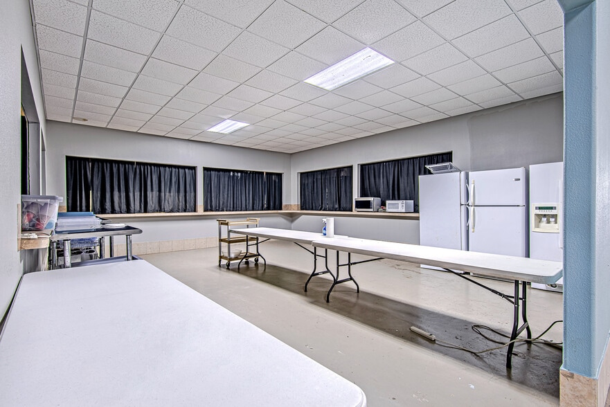 More Photos Of 1719 Huffman-Eastgate Rd, Huffman Showroom For Sale