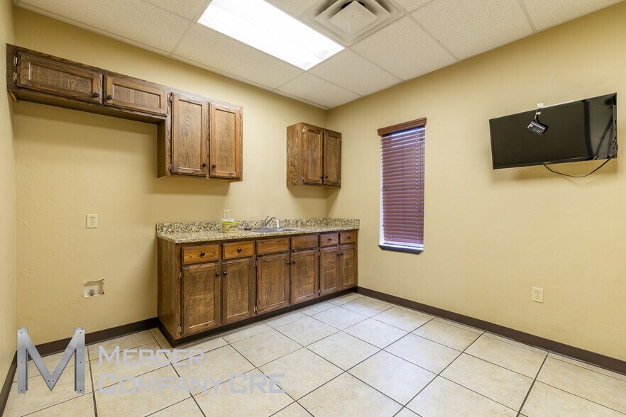 More Photos Of 2504 S Purdue Dr, Oklahoma City Warehouse For Sale