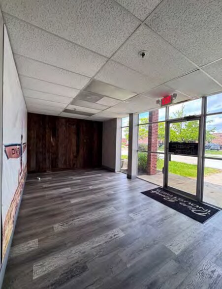 More Photos Of 2441-2445 Northline Industrial Blvd, Maryland Heights Warehouse For Sale