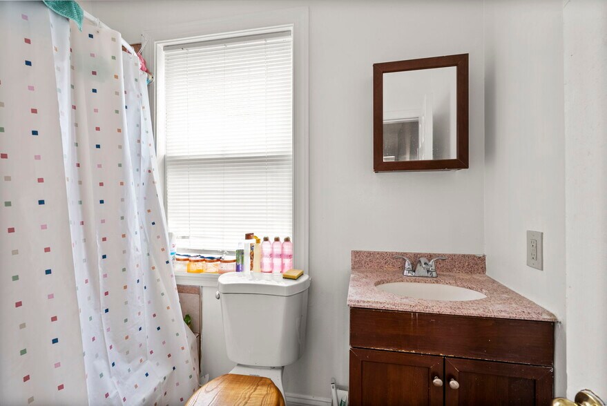 More Photos Of 1433 W Lombard St, Baltimore Multifamily For Sale