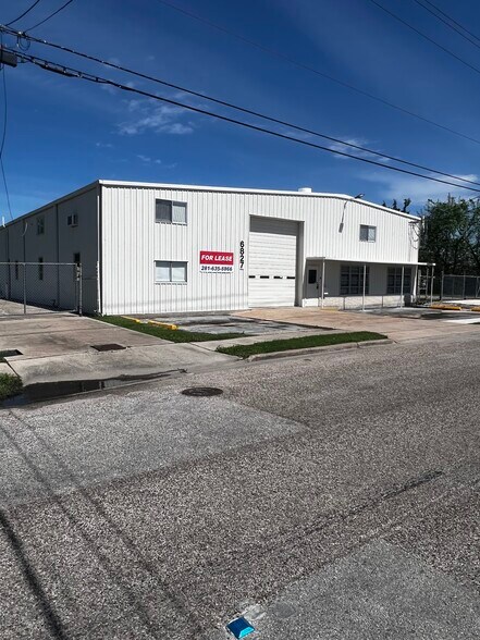 More Photos Of 6827 La Paseo St, Houston Warehouse For Lease