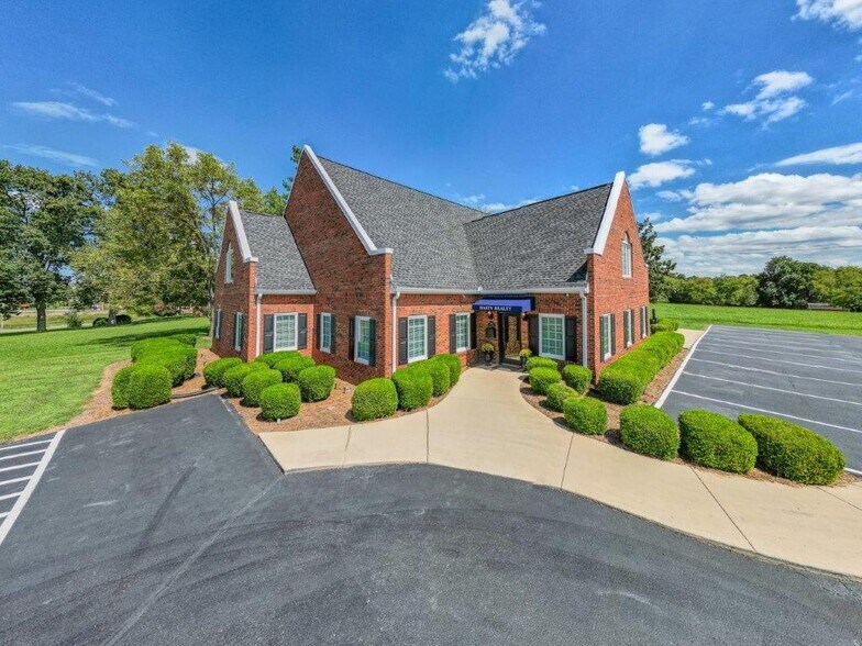 More Photos Of 1404 N Main St, Shelbyville Office Residential For Lease