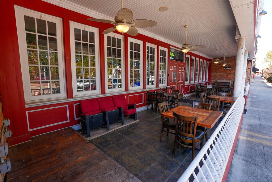 More Photos Of 101 Court Sq, Abbeville Restaurant For Sale