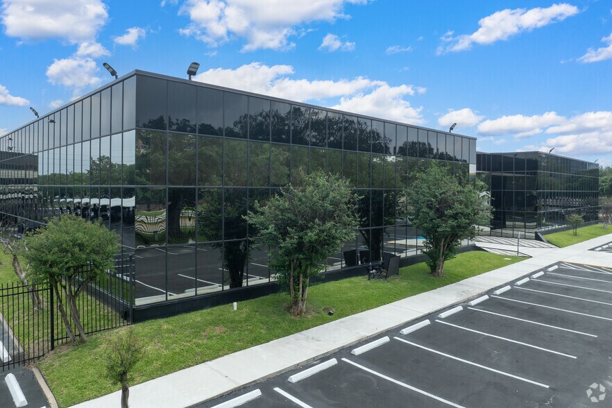 More Photos Of 10500 Richmond Ave, Houston Office For Sale