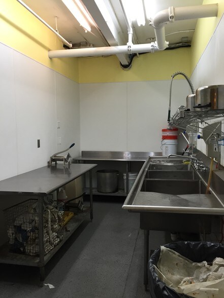 More Photos Of 166-180 S Van Brunt St, Englewood Food Processing For Lease