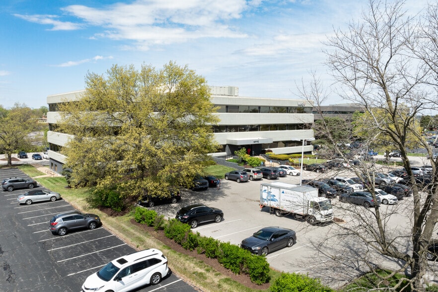 Primary Photo Of 10777 Sunset Office Dr, Sunset Hills Office For Lease