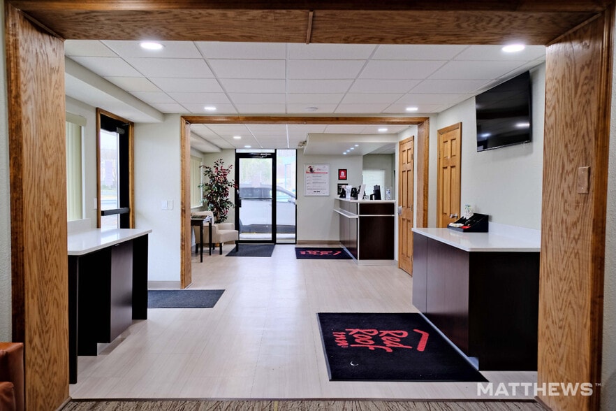 More Photos Of 220 Waterworks Rd, Somerset Hotel For Sale