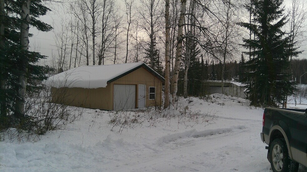 More Photos Of 689 Whitney Dr, Fairbanks Office For Sale