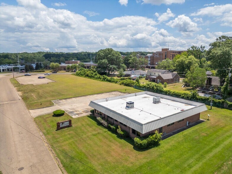 More Photos Of 428 Hospital Drive, Columbus Medical For Sale