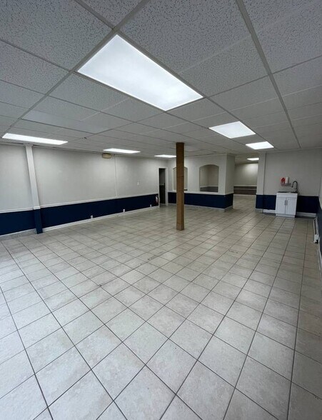 More Photos Of 363-376 Main St, Falmouth Storefront For Lease