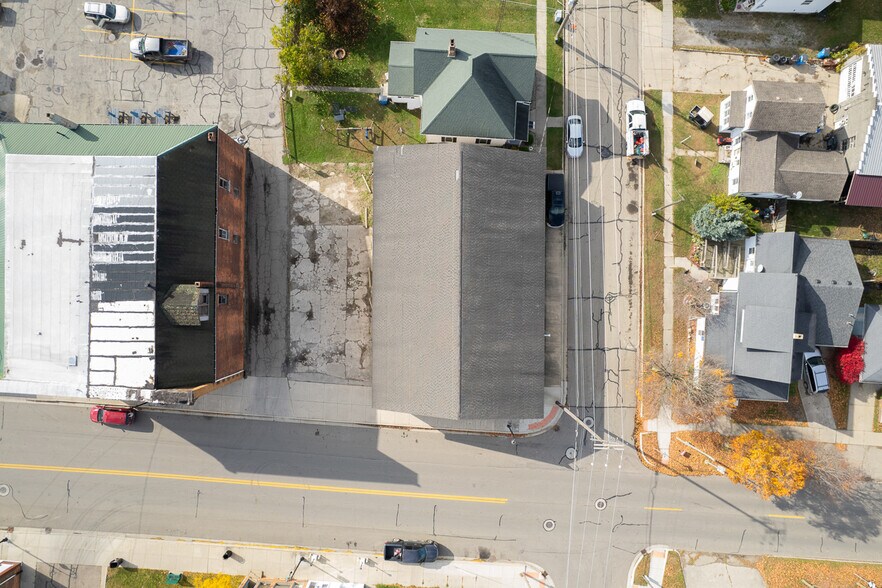 More Photos Of 127 North St, Morenci Showroom For Sale