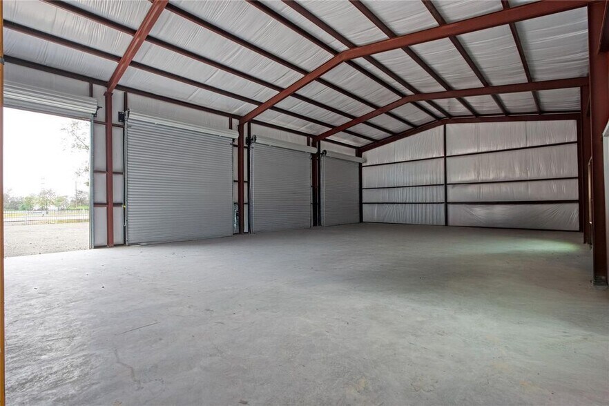 More Photos Of 13051 Pleasant Valley Dr, Rosharon Warehouse For Sale