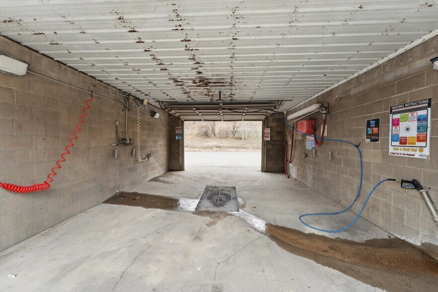 More Photos Of 630 W Elkhorn St, Arlington Freestanding For Sale