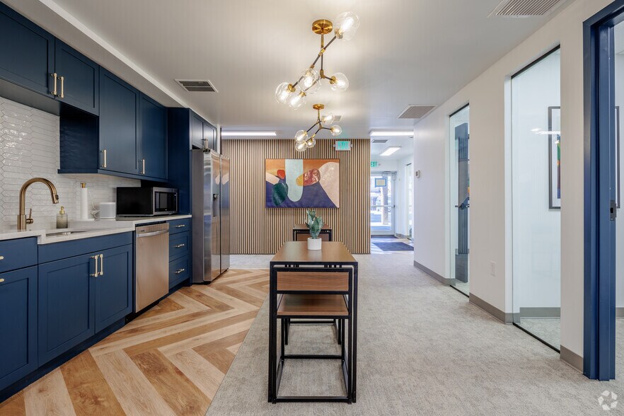 More Photos Of 4045 S Broadway, Englewood Coworking Space