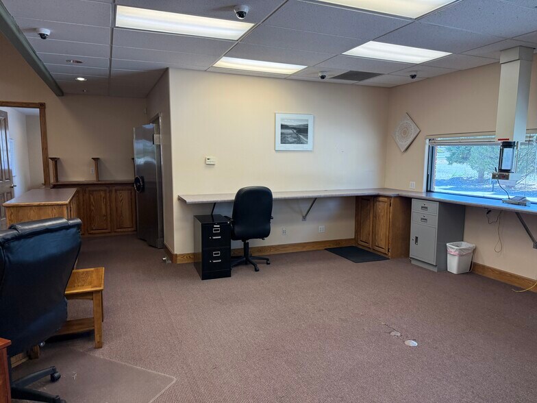 More Photos Of 500 U.S. 50 Business Loop, Olathe General Retail For Sale