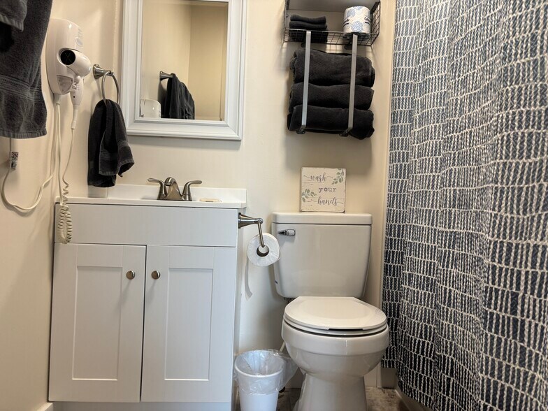 More Photos Of 206 W Main St, Mc Arthur Flex For Sale