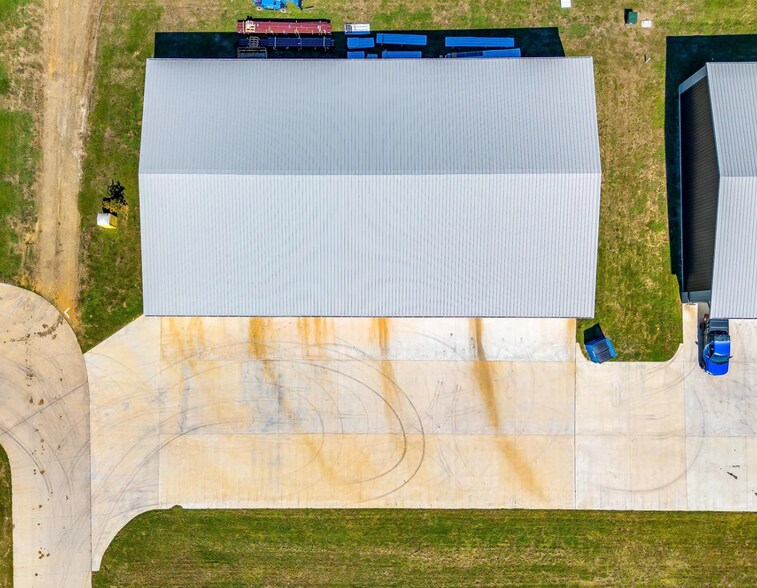 More Photos Of 9115 East Highway 67, Alvarado Showroom For Lease