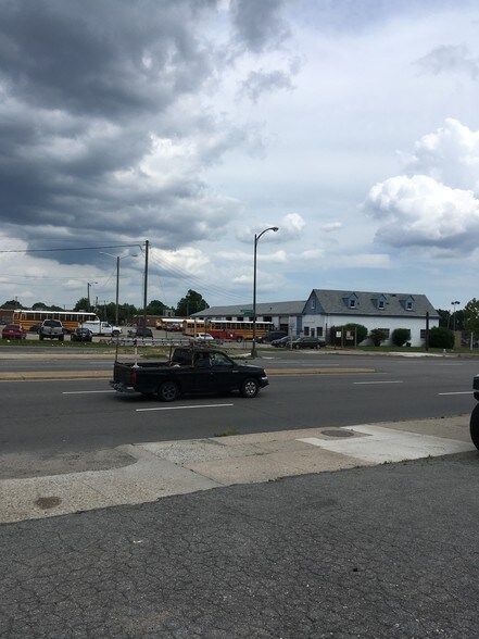 More Photos Of 2010 Chamberlayne Ave, Richmond Freestanding For Lease